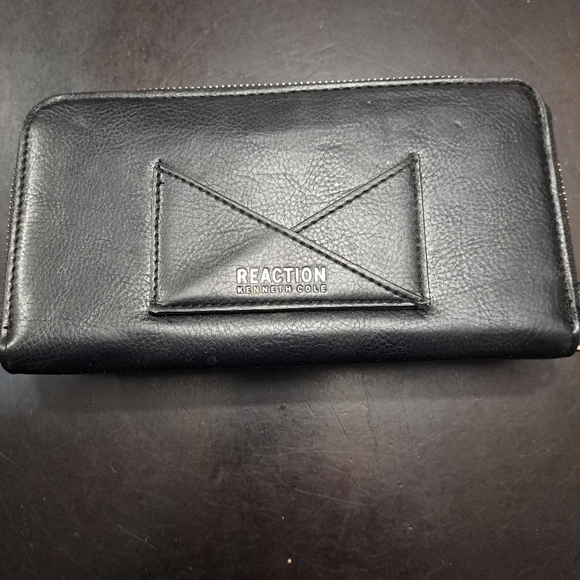 Reaction By Kenneth Cole Black Leather Wallet - Picture 1 of 10